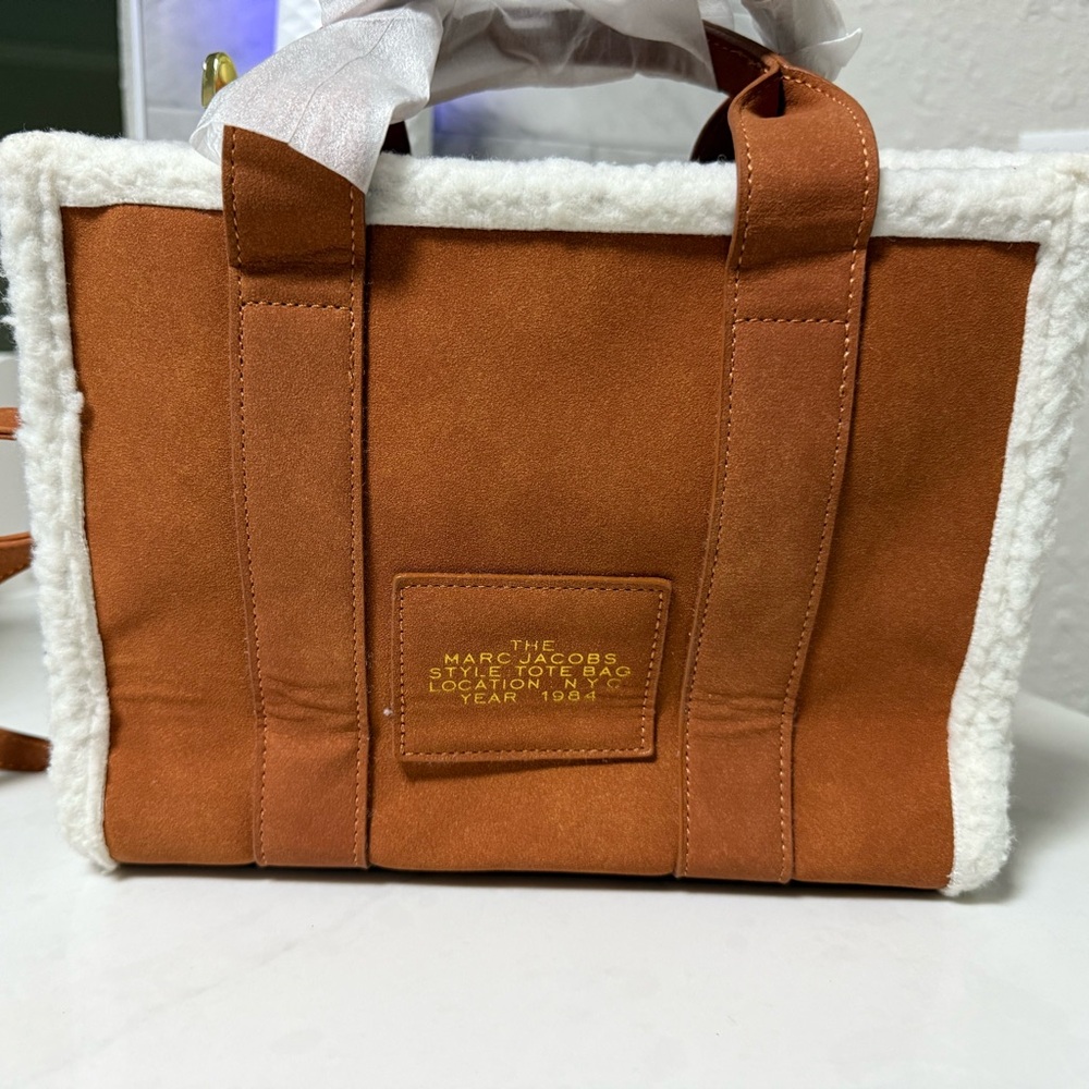 Marc Jacobs Tan Tote Bag with White Accents - Picture 3 of 7